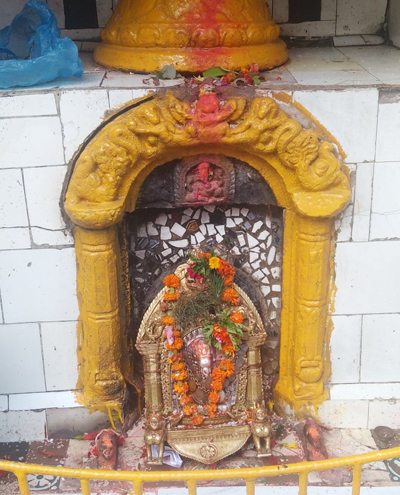खिं:
