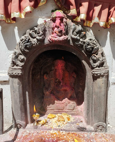 खिं: